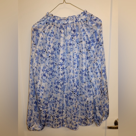 H&M blue & white floral blouse - Picture 2 of 3